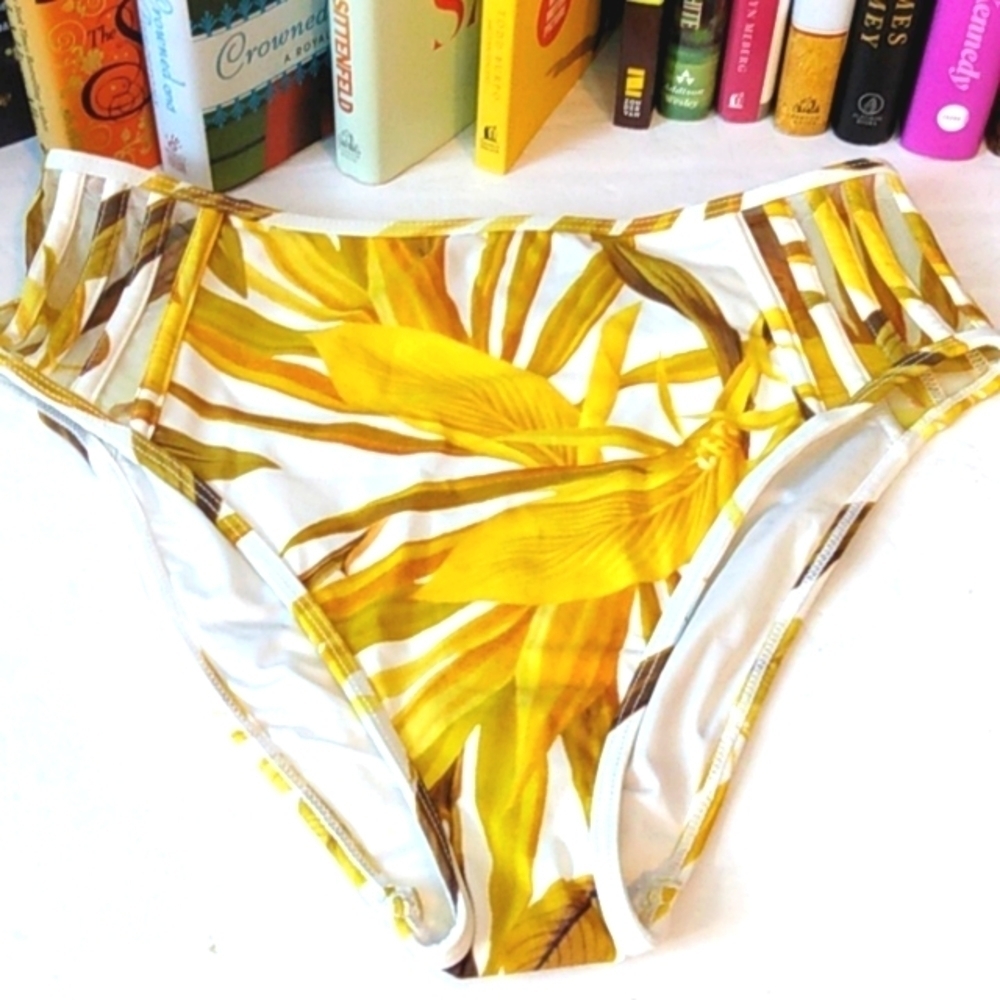BCBGENERATION MARIGOLD FLORAL LOW WAISTED BIKINI BOTTOMS SIZE SMALL NWT